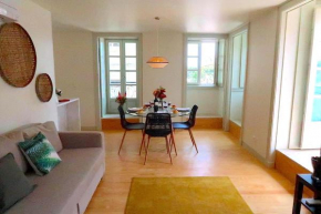 Castelo Superior Two Bedroom Apartment by Les Deux Mariettes